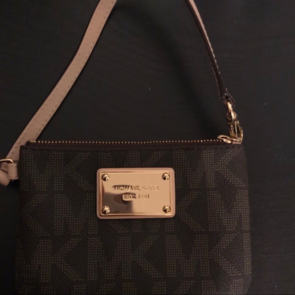 Small Michael Kors Wristlet
